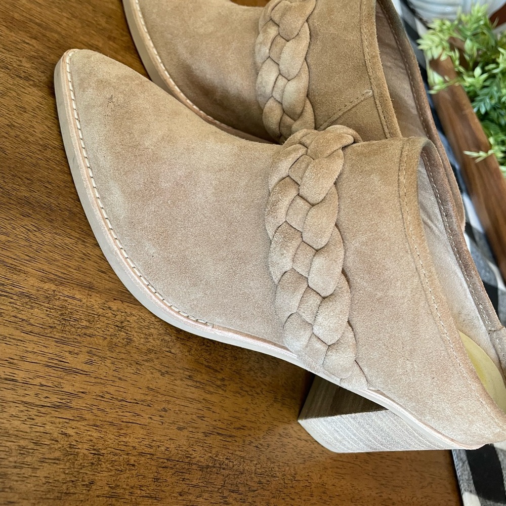 Dolce Vita Women's Tan Suede Mules - Picture 5 of 9